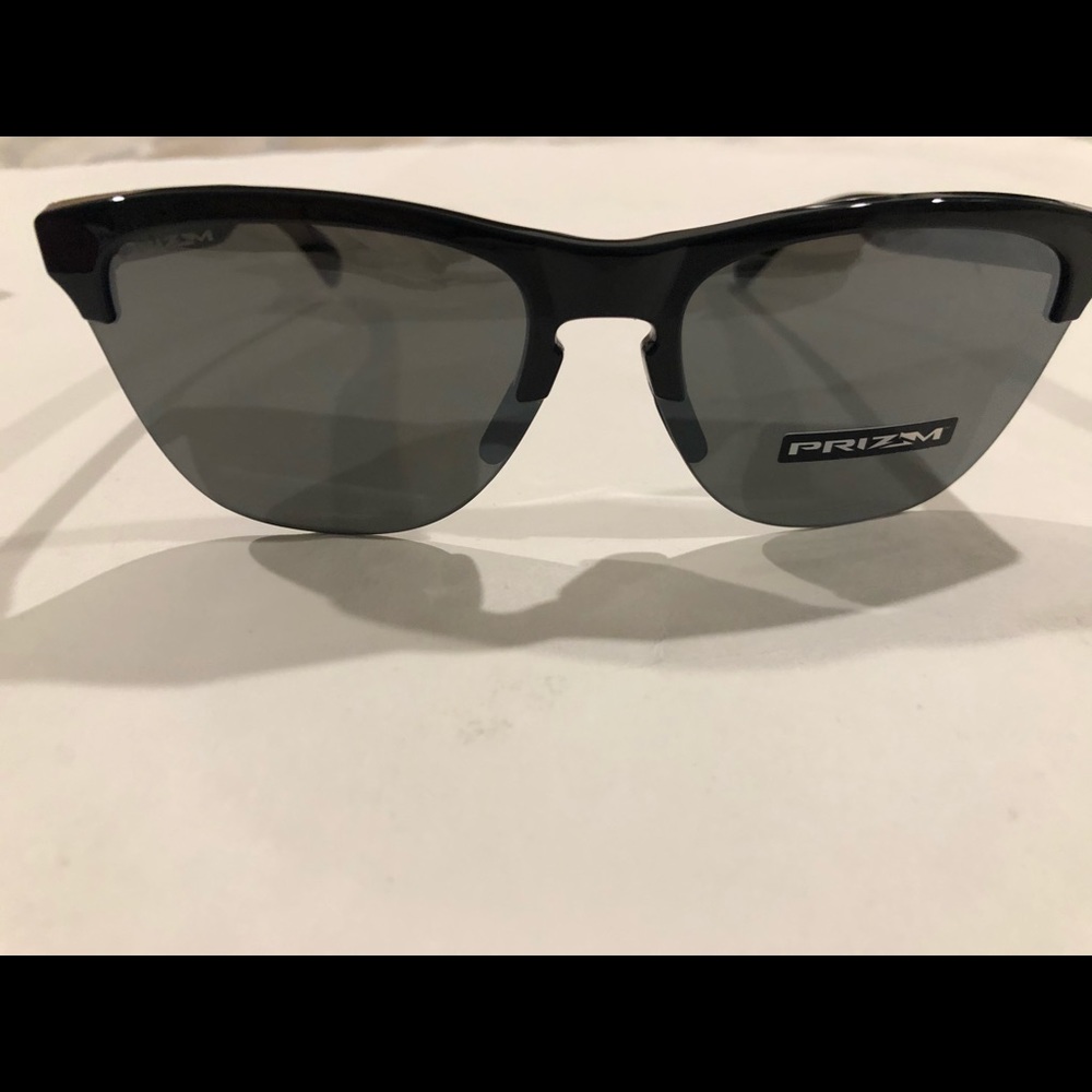 Oakley frog skin lite black/black prism NIB$126